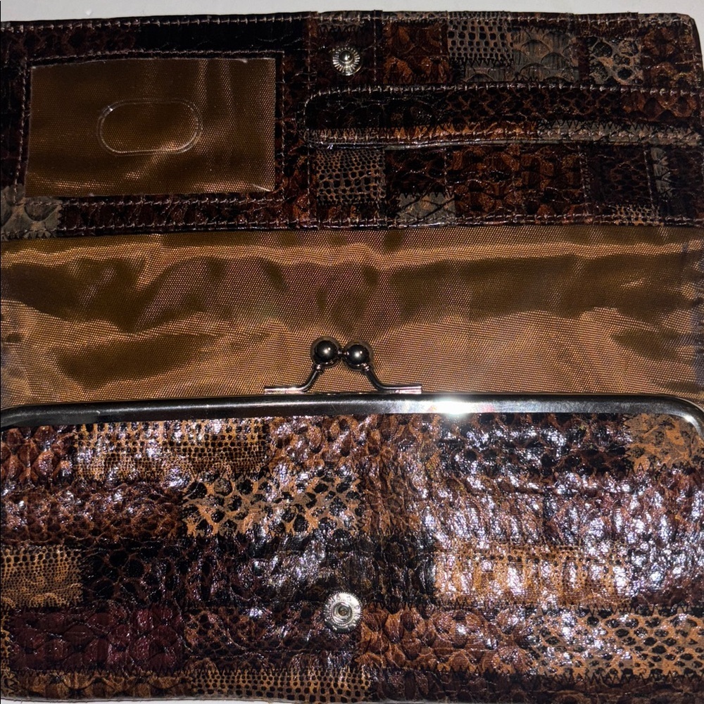WALLET/ WRISTLET FAUX LEATHER AND FAUX ANIMAL PRINT BUT HAS GREAT COLORED DESIGN - Picture 6 of 11